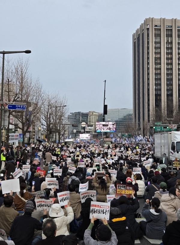 광화문에서 열린 탄핵 찬성 집회 모습. 사진=이코노미21